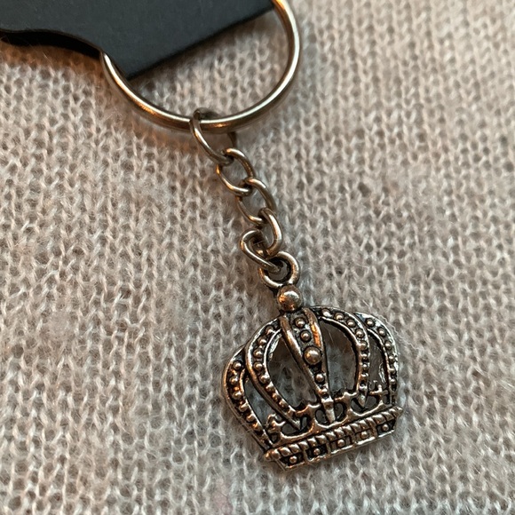 Handmade - Antique Bronze Keychain - Crown - Picture 2 of 3
